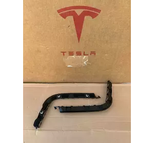 Кріплення заднього бамперу бокове праве ліве Tesla Model 3 1083990-00-K